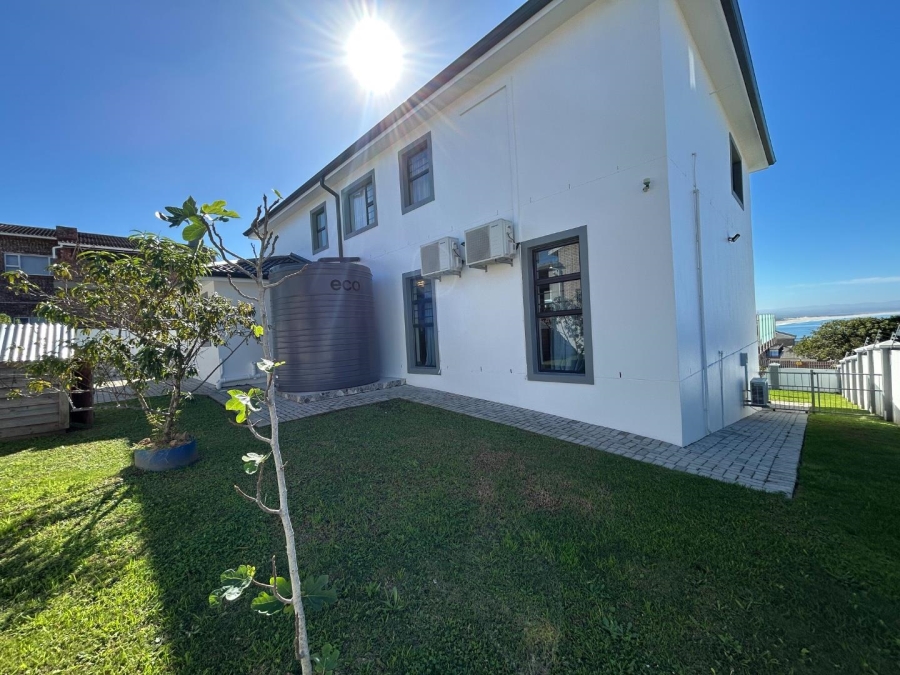 4 Bedroom Property for Sale in Wavecrest Eastern Cape